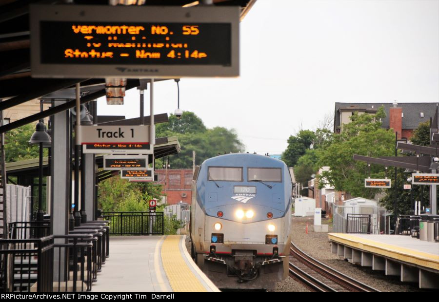 AMTK 120 arrives with train 55